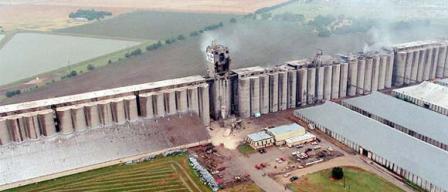 Explosion at DeBruce Grain Elevator, Kansas in 1998 (Image from Occupation Safety and Health Administration, USA)